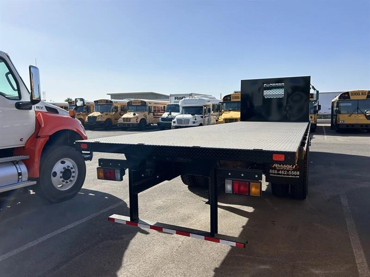 2025 Isuzu FTR — photo 5