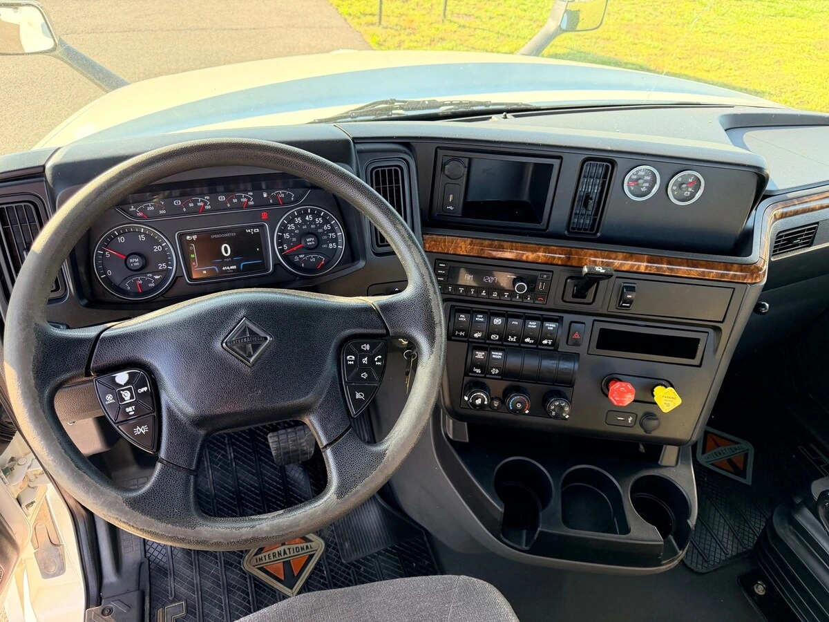 2022 International LT in Union City, TN — photo 8