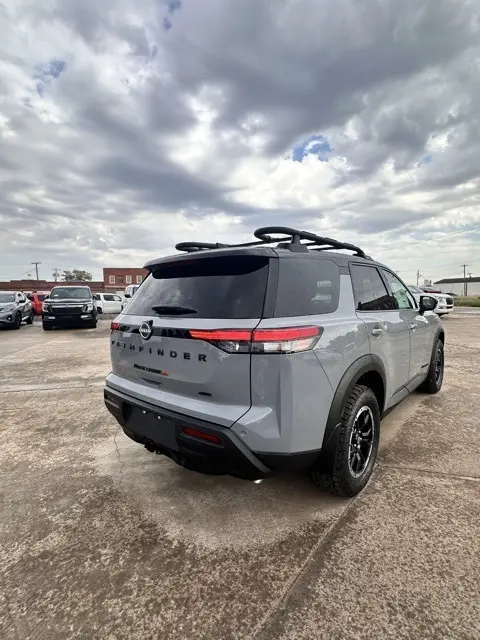 2025 Nissan Pathfinder Rock Creek photo 2