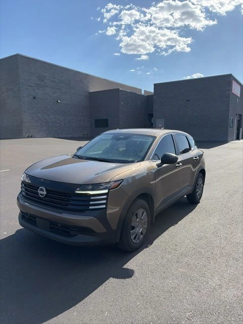 2025 Nissan Kicks 2.0 S's photo