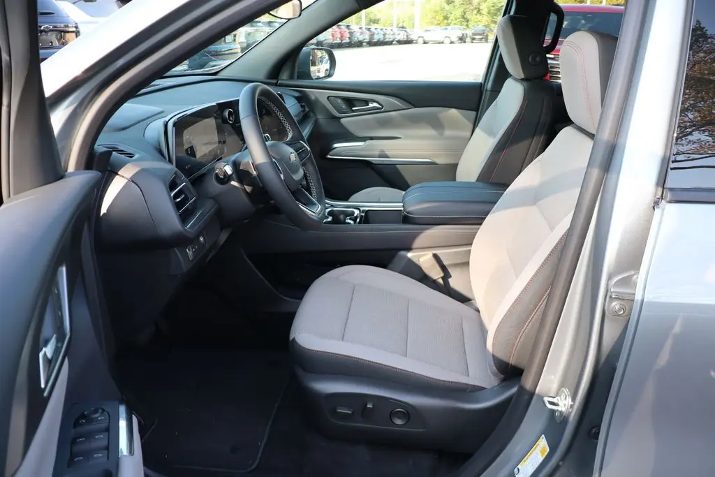 2026 Chevrolet Traverse 1LT photo 9