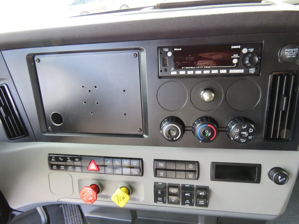 2022 Freightliner Cascadia - image 20