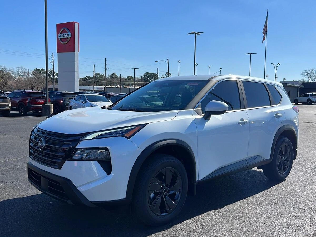 2026 Nissan Rogue SV's photo