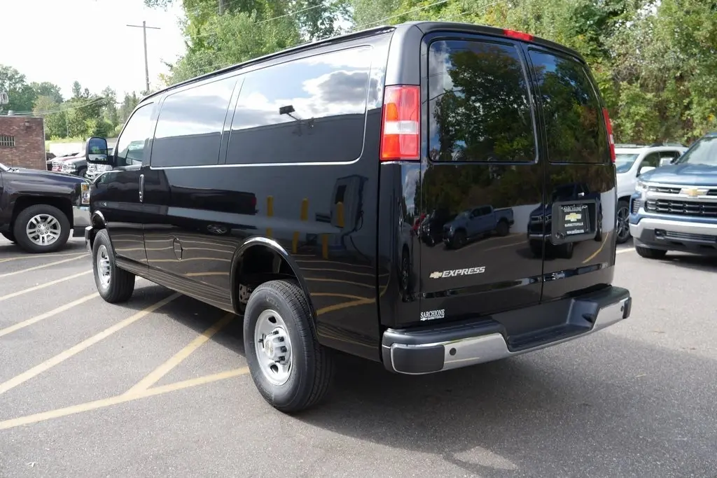 2025 Chevrolet Express 2500 Work photo 4