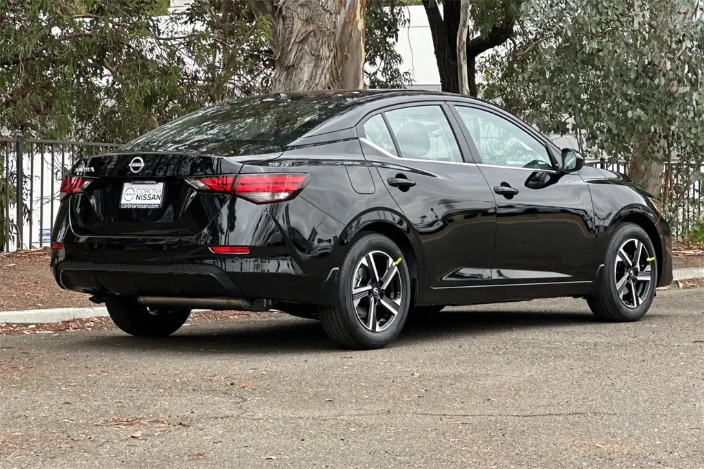 2025 Nissan Sentra SV photo 4