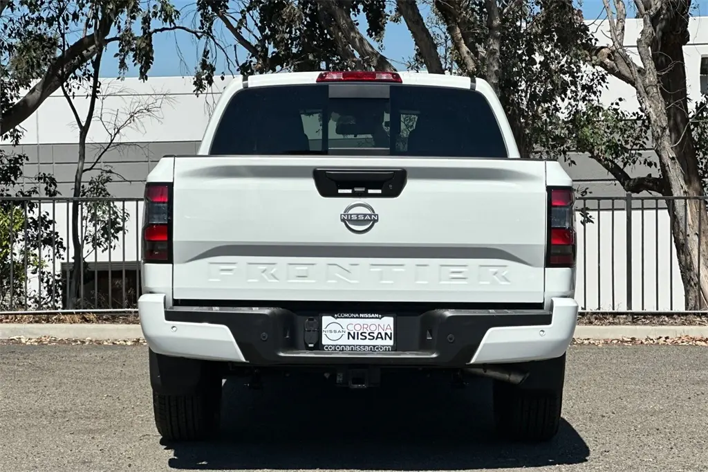 2025 Nissan Frontier SV photo 5