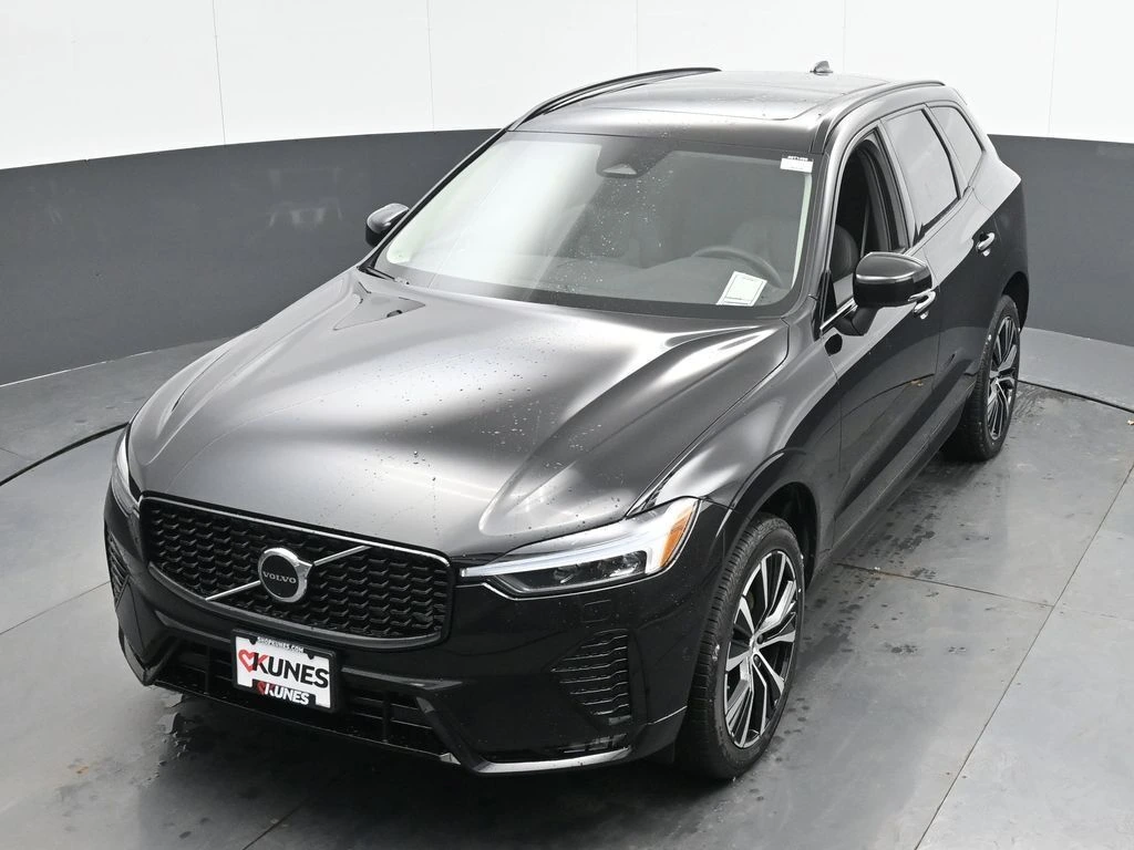 2025 Volvo - image 37