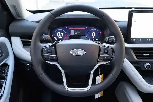 2025 Ford Explorer Platinum photo 25