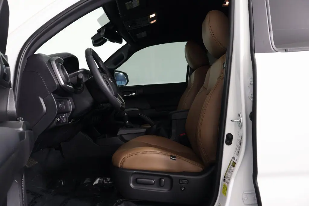 2023 Toyota Tacoma V6 photo 10