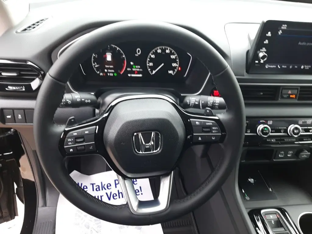 2025 Honda Pilot Touring photo 2