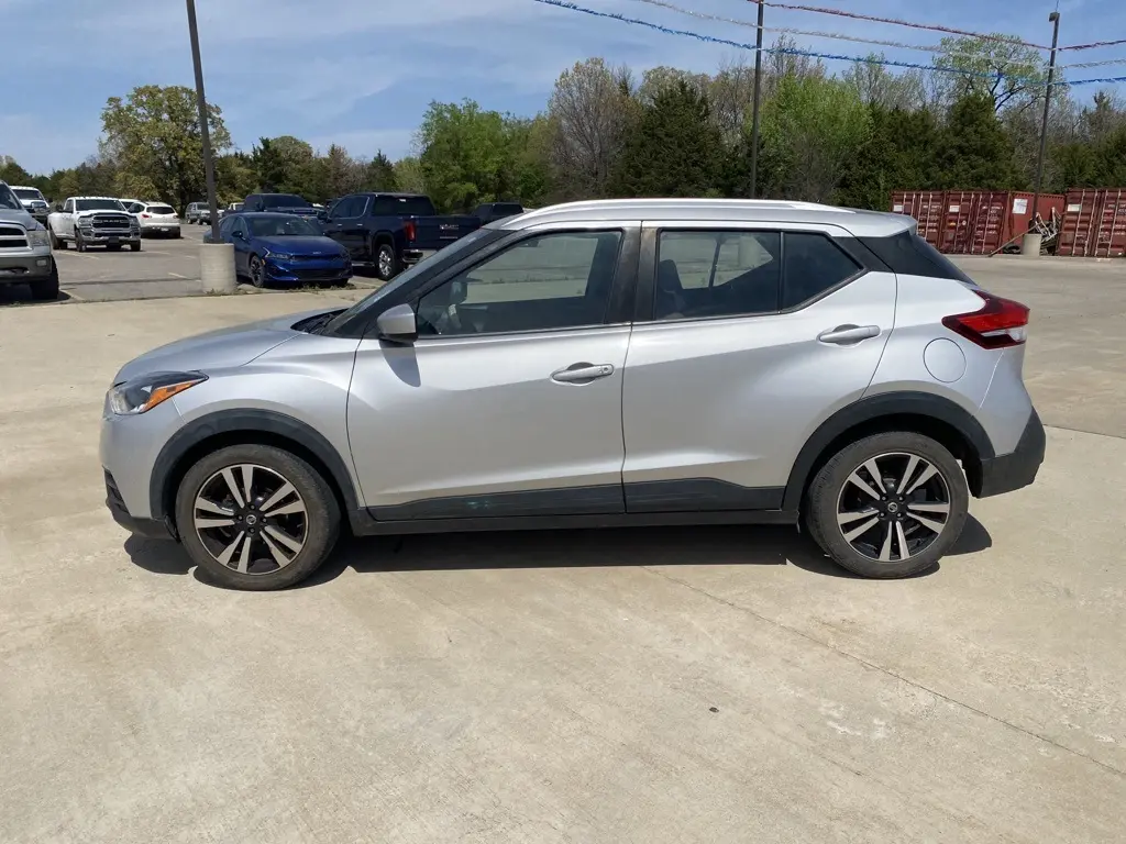 Used 2019 Nissan Kicks SV with VIN 3N1CP5CU7KL565584 for sale in Bartlesville, OK