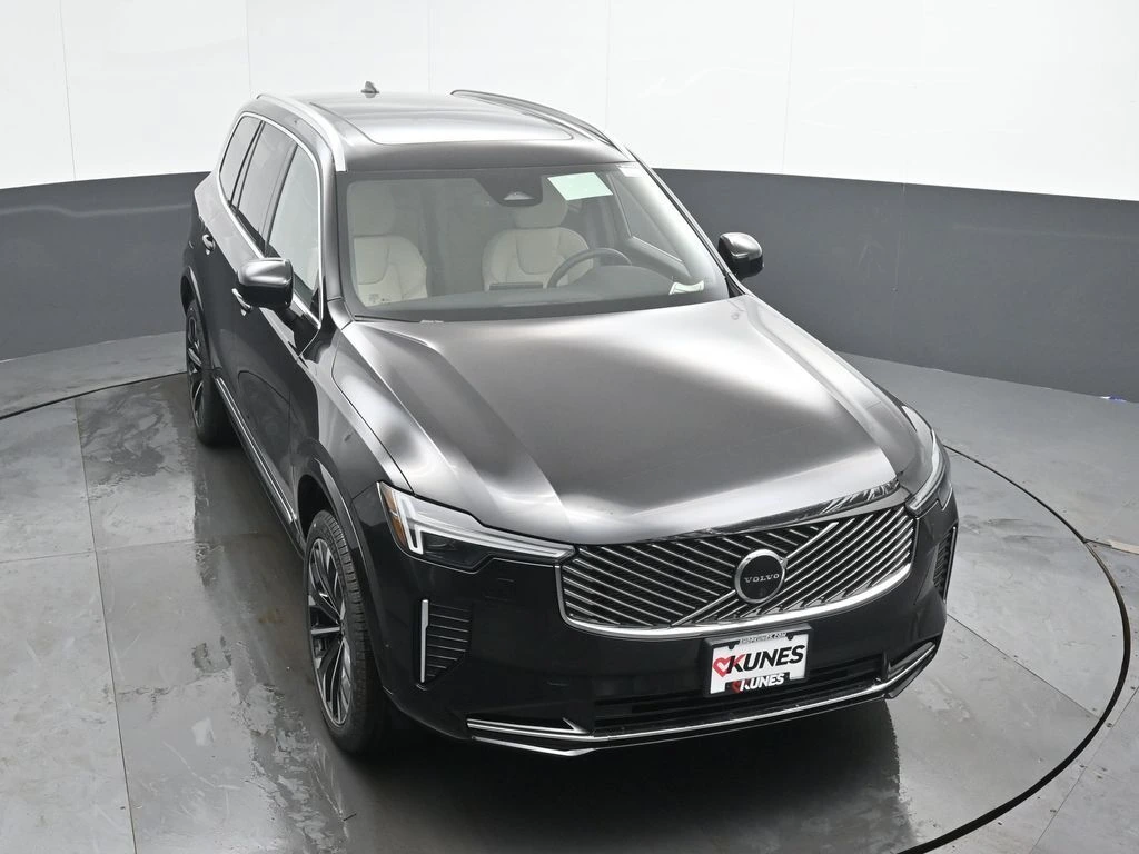 2026 Volvo - image 33
