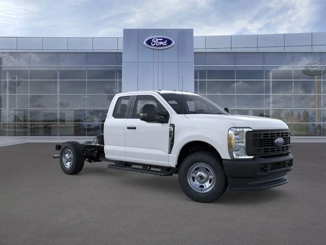 2026 Ford F-350 Super Duty Chassis Cab XL's photo