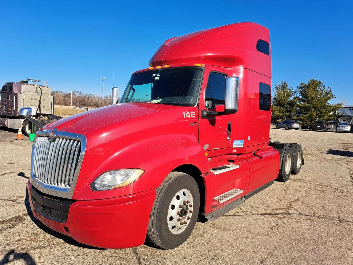 2018 International LT — photo 3