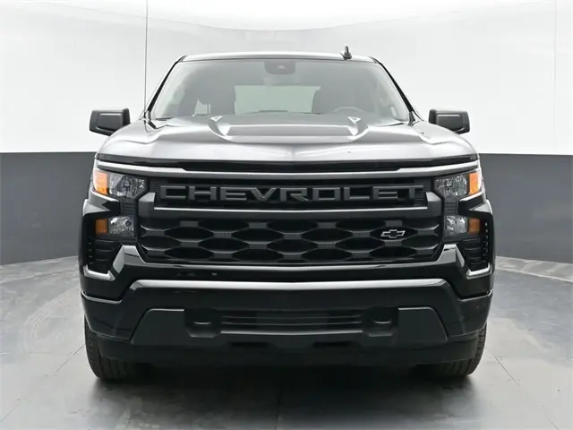 2023 Chevrolet Silverado 1500 Custom photo 3