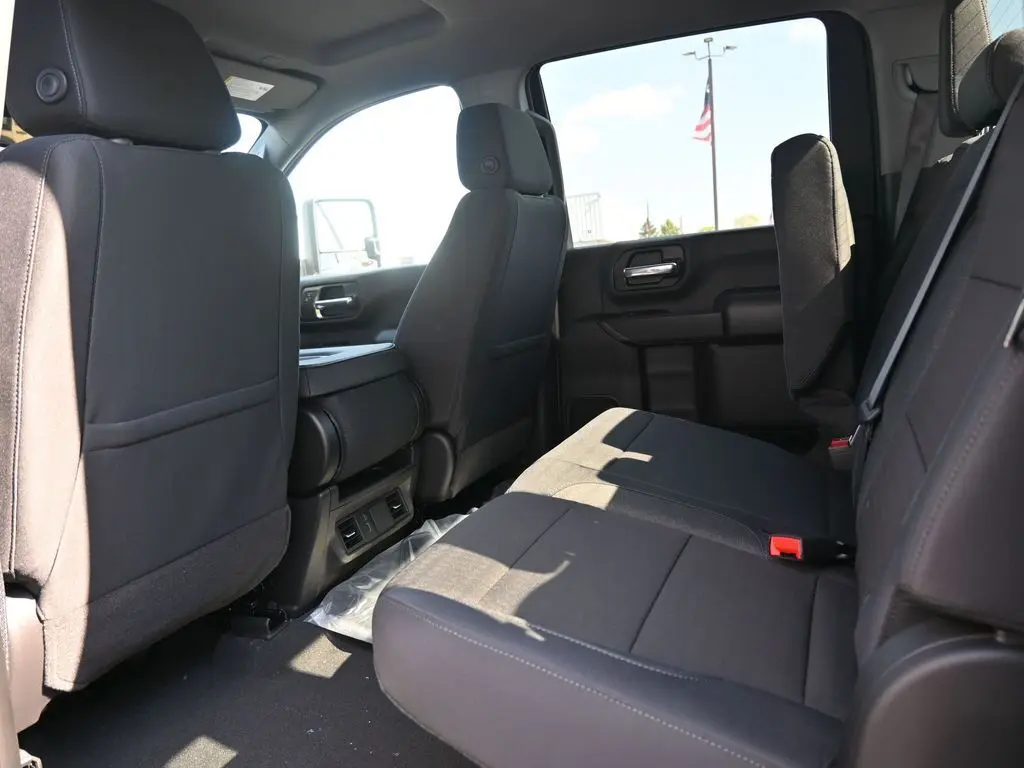 2026 Chevrolet Silverado 2500HD Custom photo 10