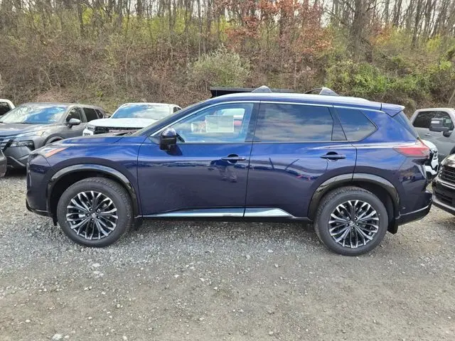 2026 Nissan Rogue Platinum photo 2