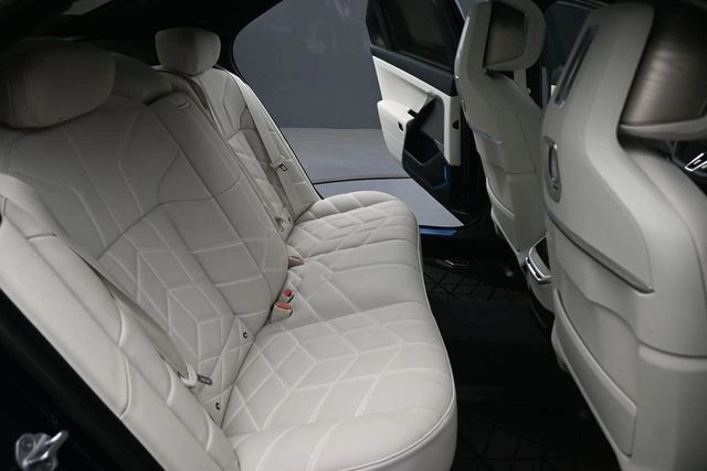 2025 BMW 7 Series 760i - Photo 25
