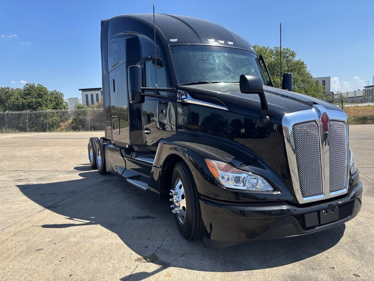 2023 Kenworth T680 — photo 3