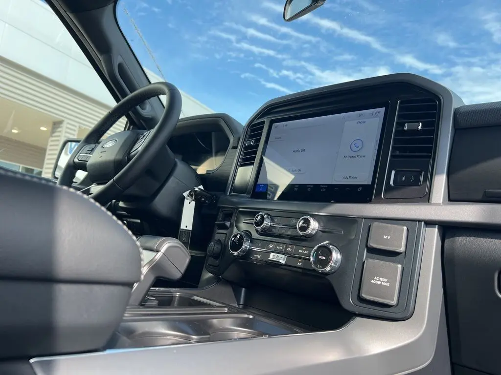 2025 Ford F-150 XLT photo 2