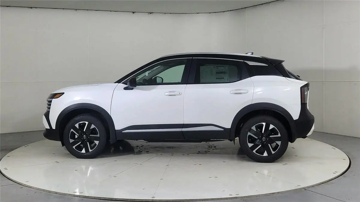 2026 Nissan Kicks SV photo 2
