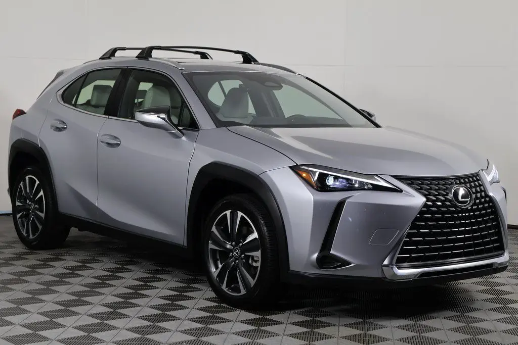 2025 Lexus UX photo 3