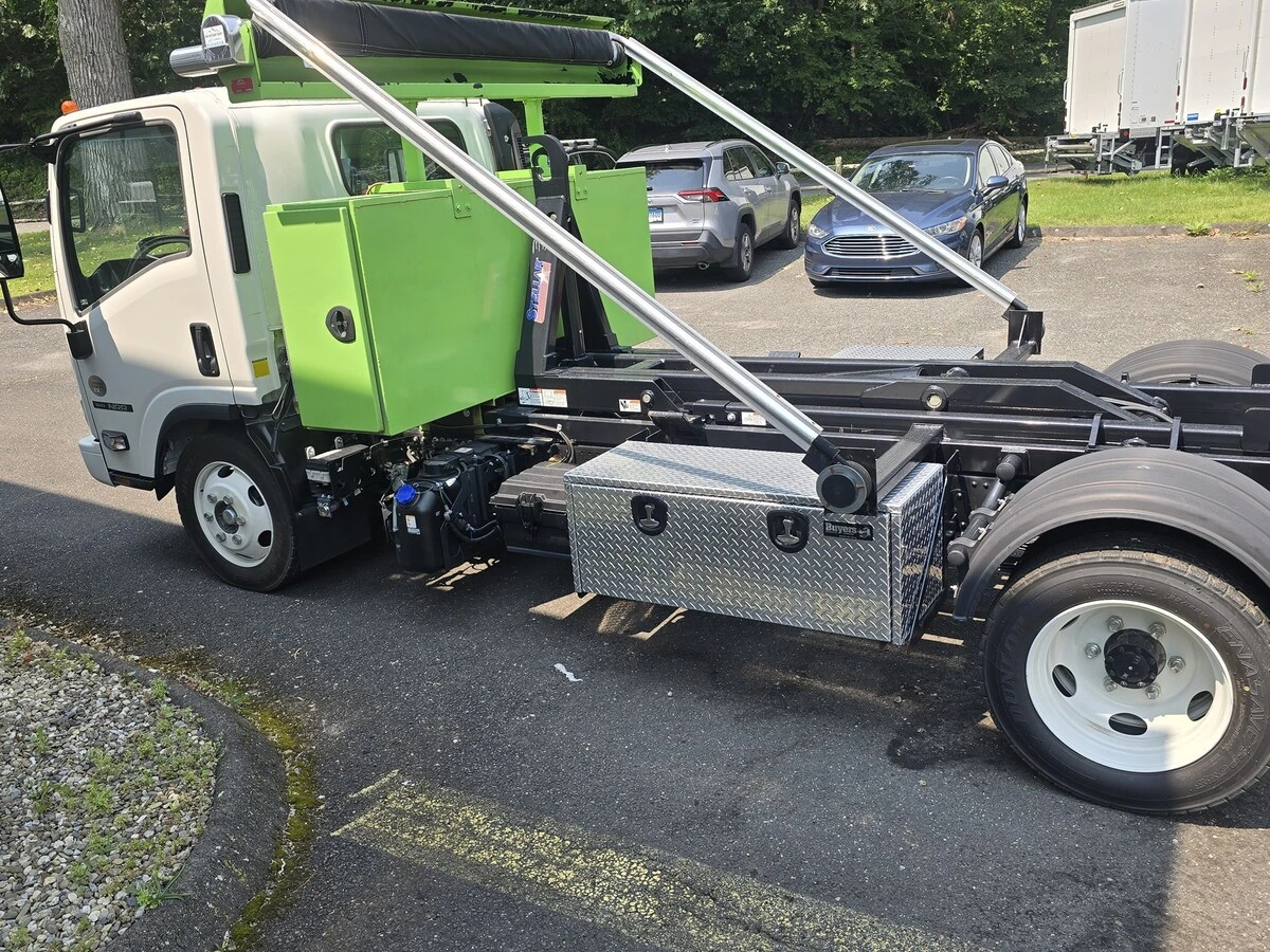 2024 Isuzu NRR in Saco, ME — photo 4