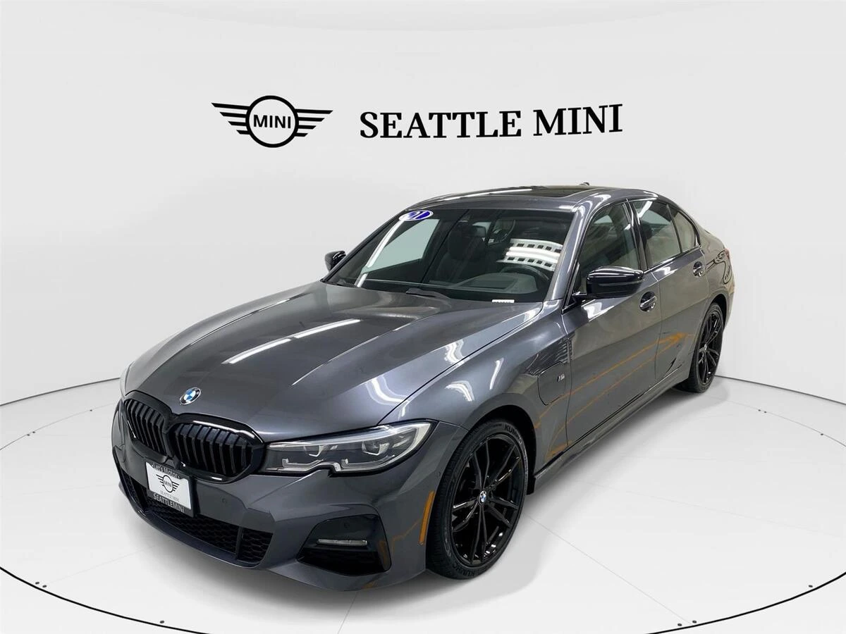 2021 BMW 3 Series 330e Sedan's photo