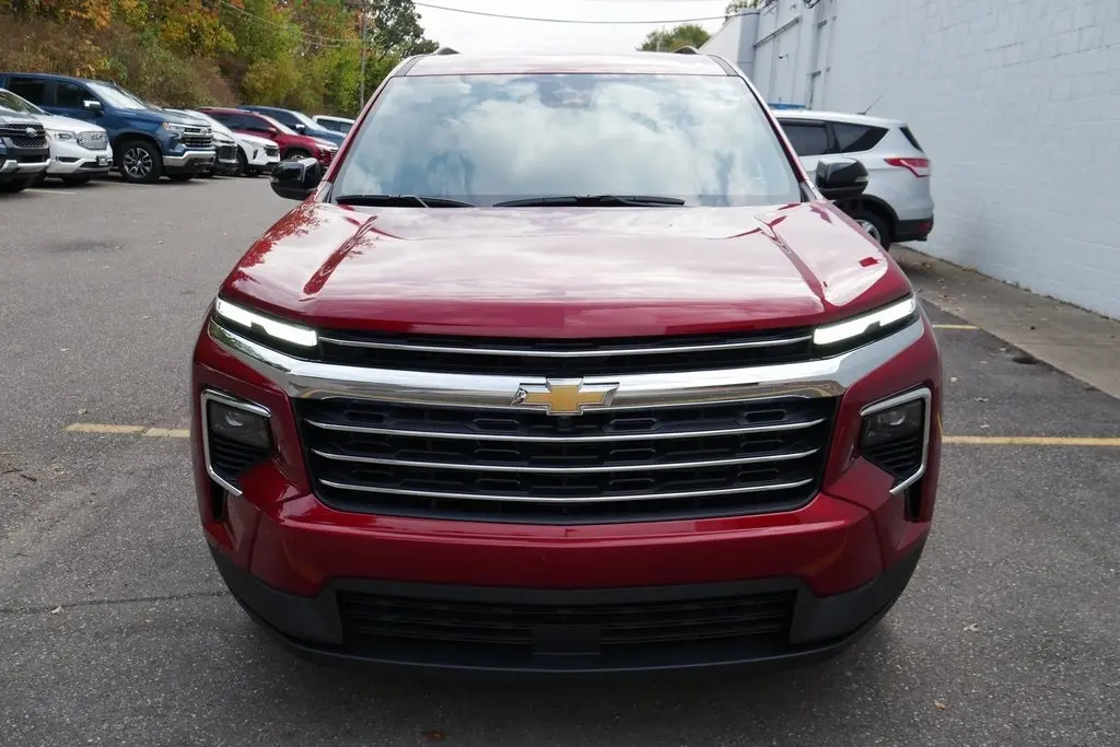 2026 Chevrolet Traverse 2LT photo 3