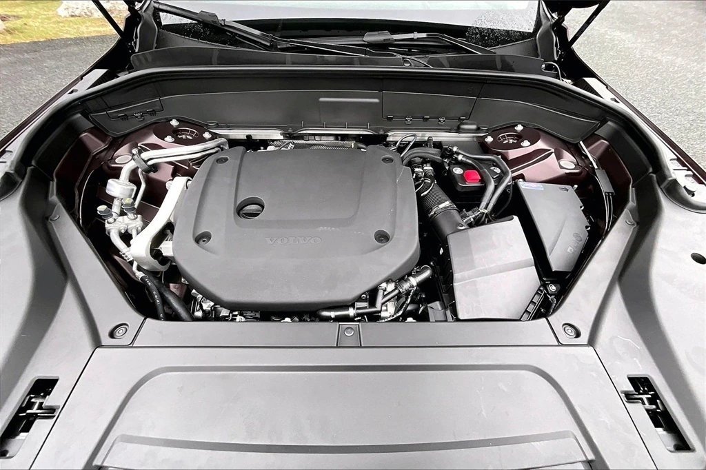 2026 Volvo - image 12