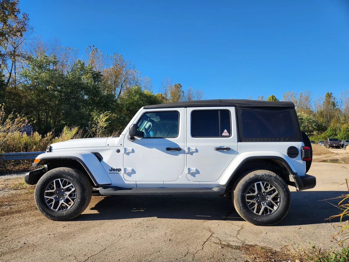 2025 Jeep Wrangler 4-Door Sahara - Photo 21