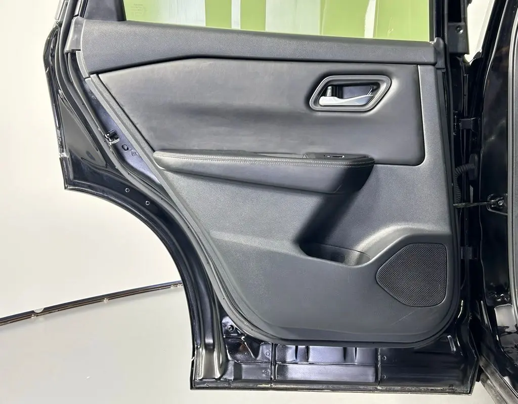 2024 Nissan Rogue SV photo 15