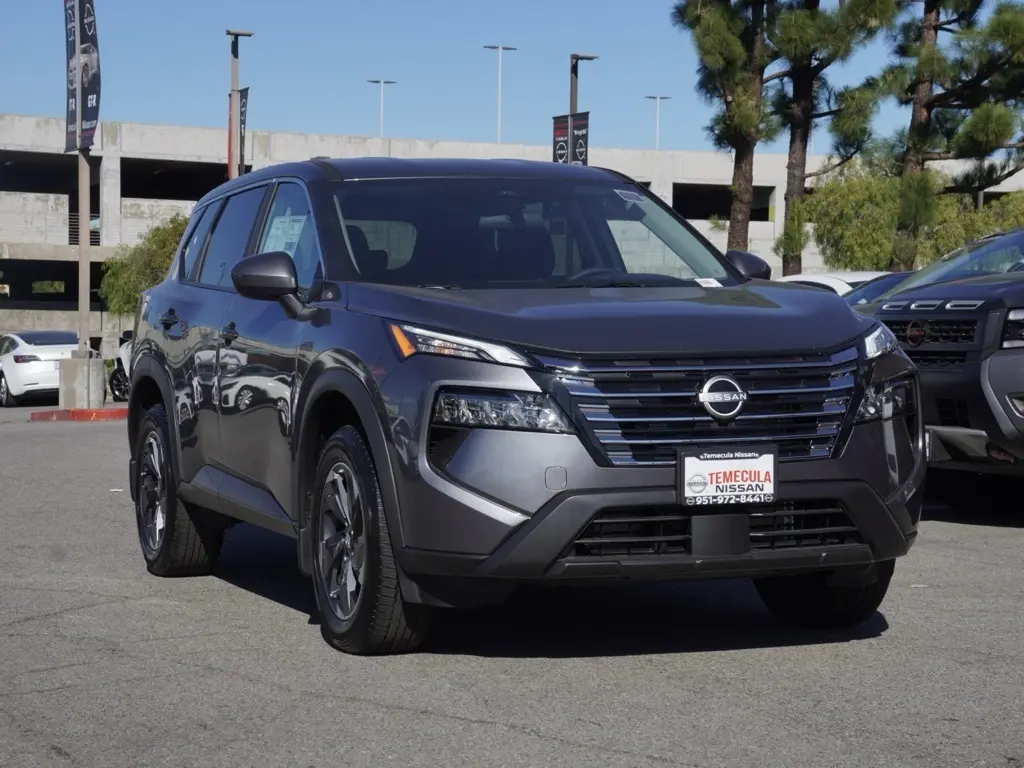2026 Nissan Rogue SV's photo