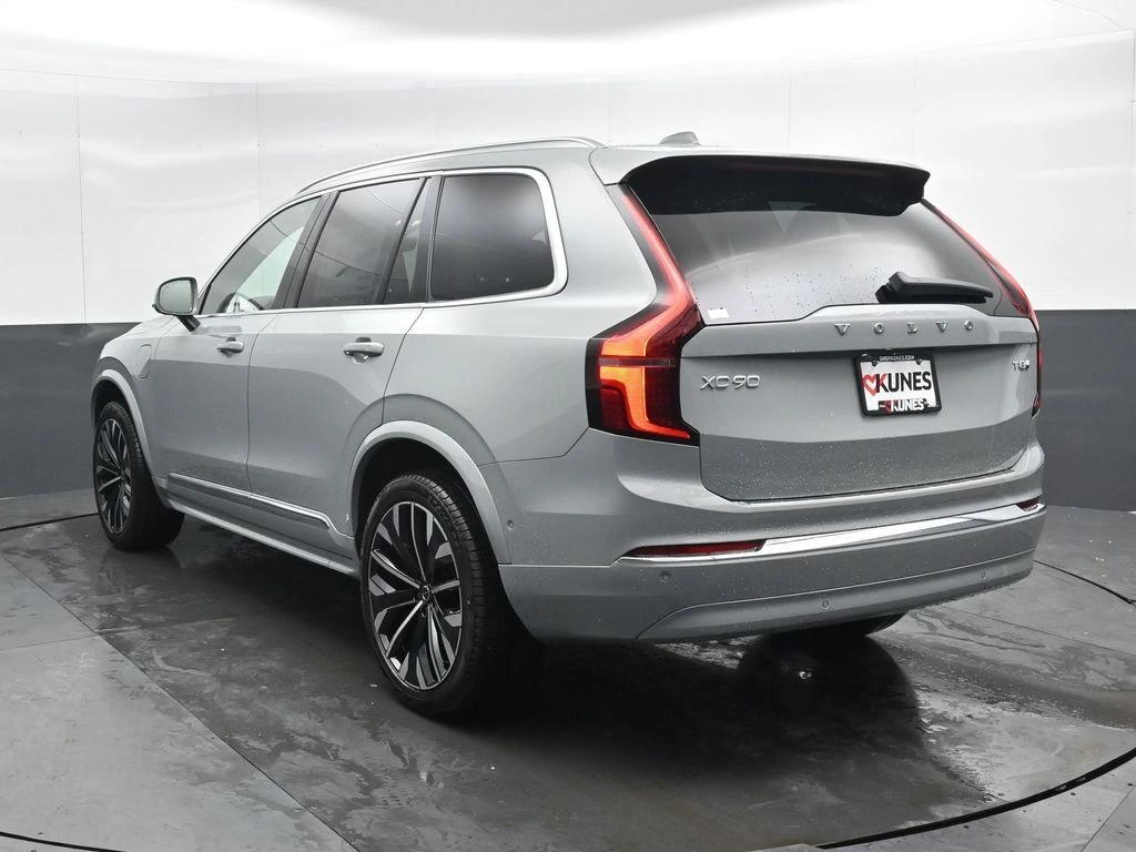 2026 Volvo - image 8