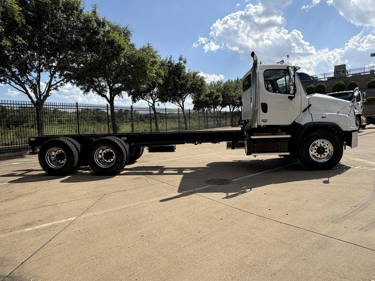 2027 Freightliner 114SD — photo 6