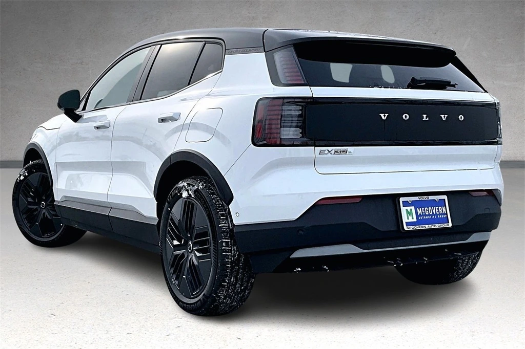 2026 Volvo - image 3