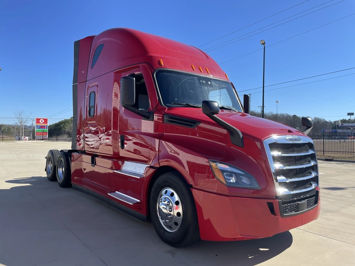 2021 Freightliner Cascadia - image 3