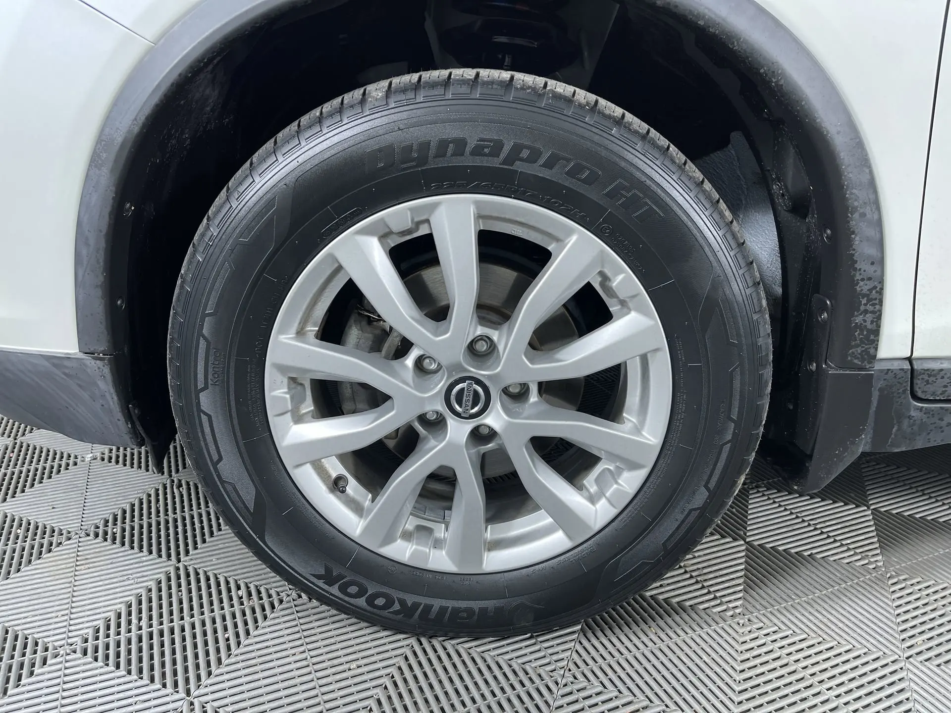 2018 Nissan Rogue SV photo 23
