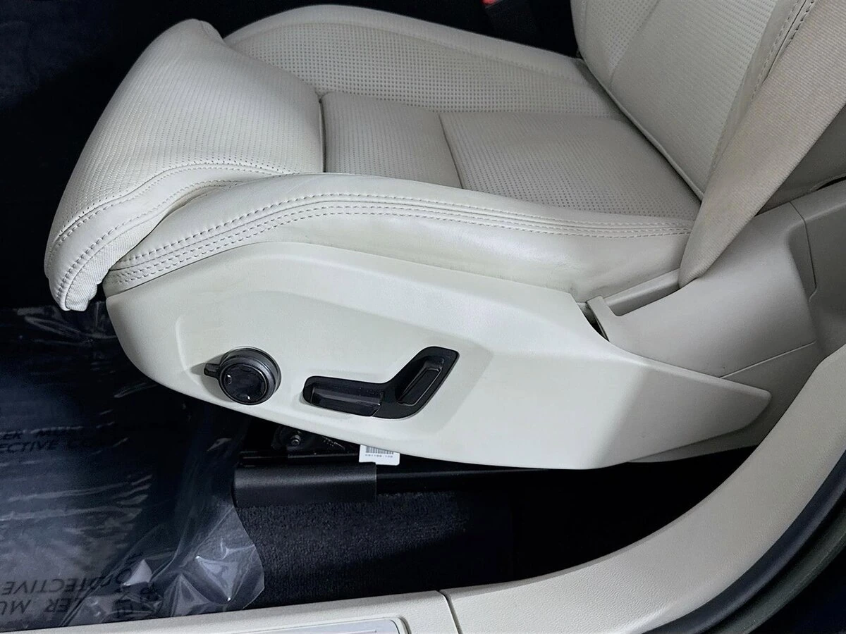 2023 Volvo - image 22