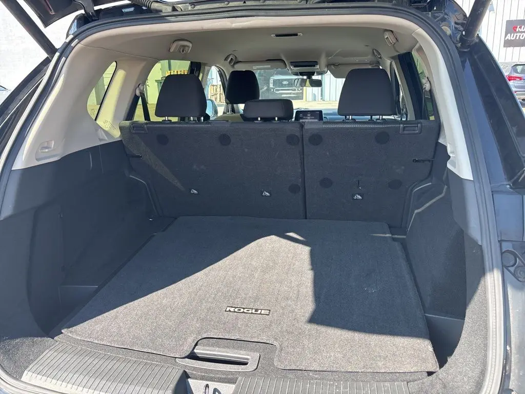 2024 Nissan Rogue SV photo 9