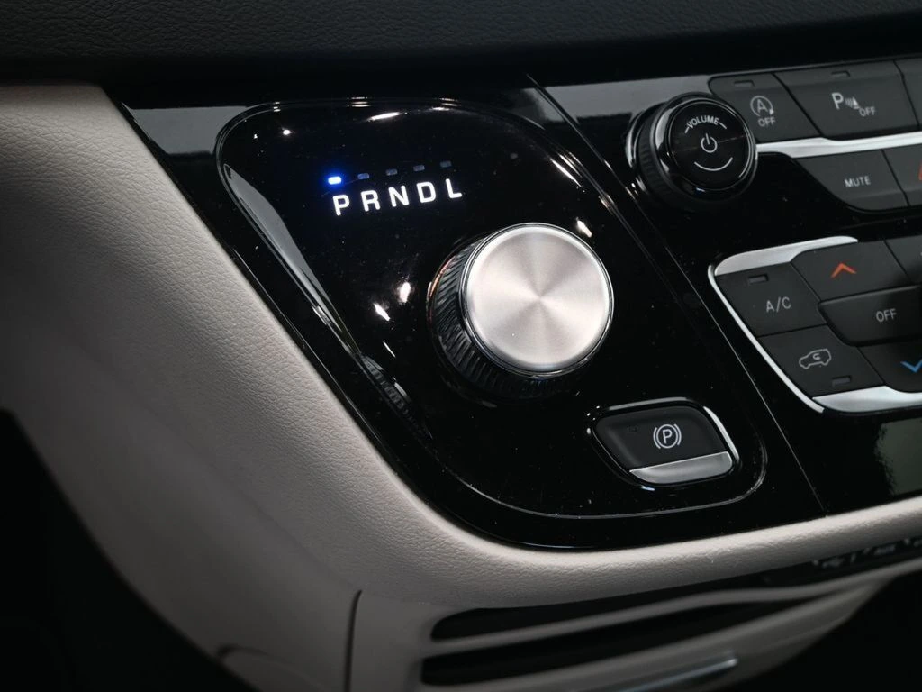 2024 Chrysler Pacifica Touring L - Photo 23