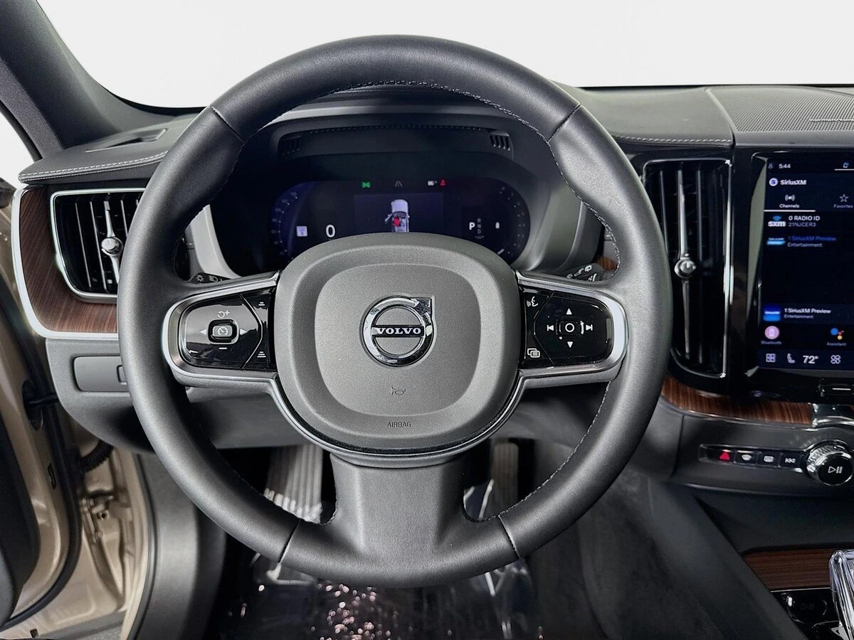 2023 Volvo - image 12