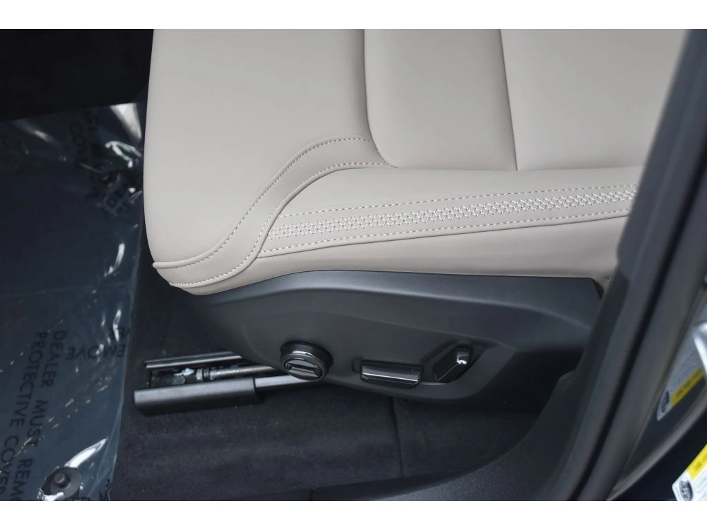 2026 Volvo - image 32