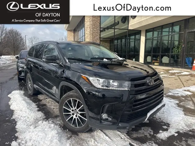 2017 Toyota Highlander SE's photo