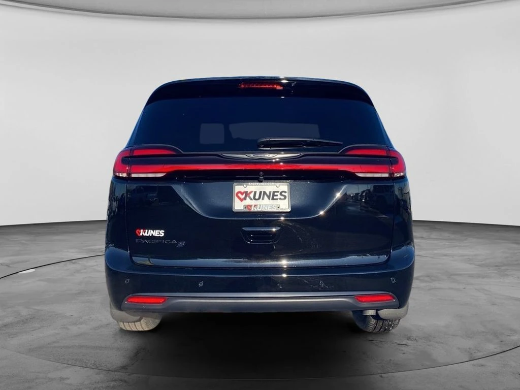 2026 Chrysler Pacifica Select - Photo 9