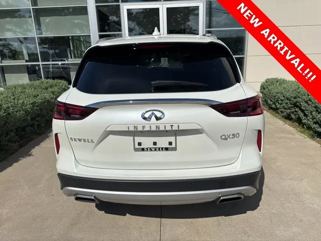 2022 Infiniti QX50 Essential photo 5