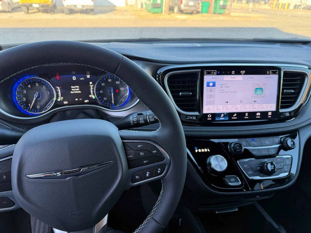 2026 Chrysler Pacifica Select - Photo 13