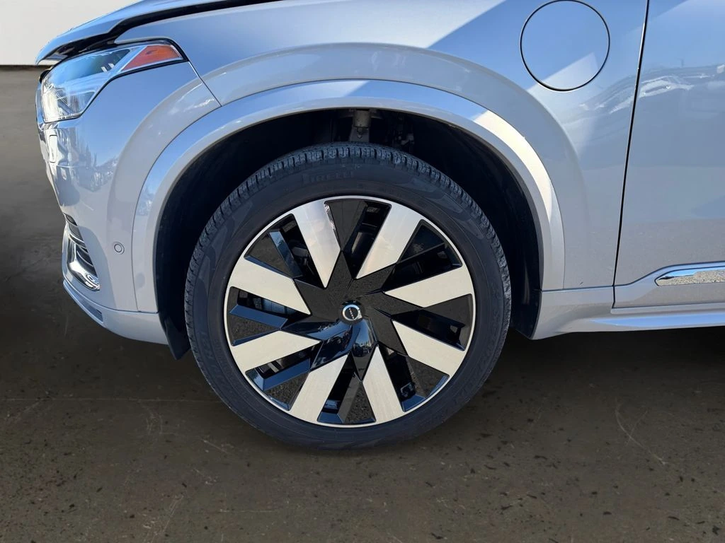 2023 Volvo - image 26