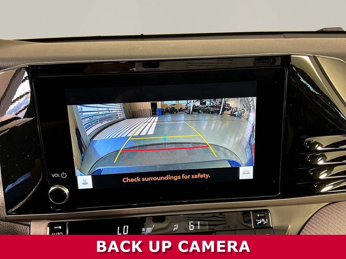 2025 Toyota Camry SE - Photo 14