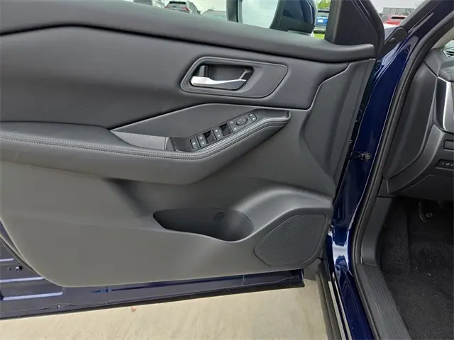 2026 Nissan Rogue SV photo 11